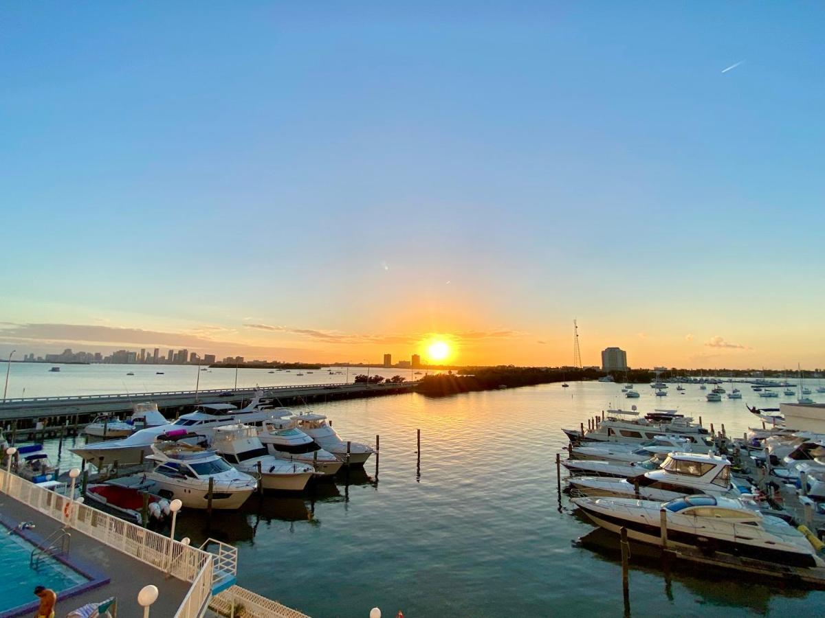 Deluxe Waterfront One Bedroom Apartment With Miami Skyline View, Free Parking 5 Mins Drive To Miami Beach Extérieur photo