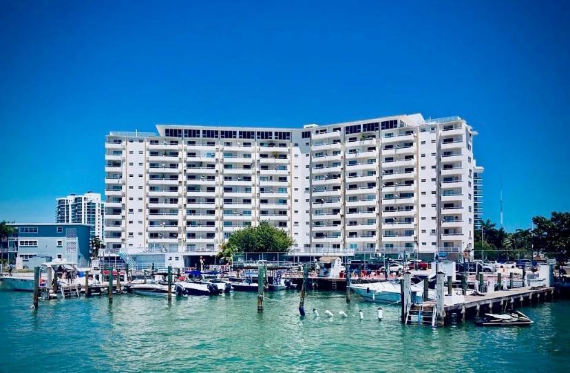 Deluxe Waterfront One Bedroom Apartment With Miami Skyline View, Free Parking 5 Mins Drive To Miami Beach Extérieur photo